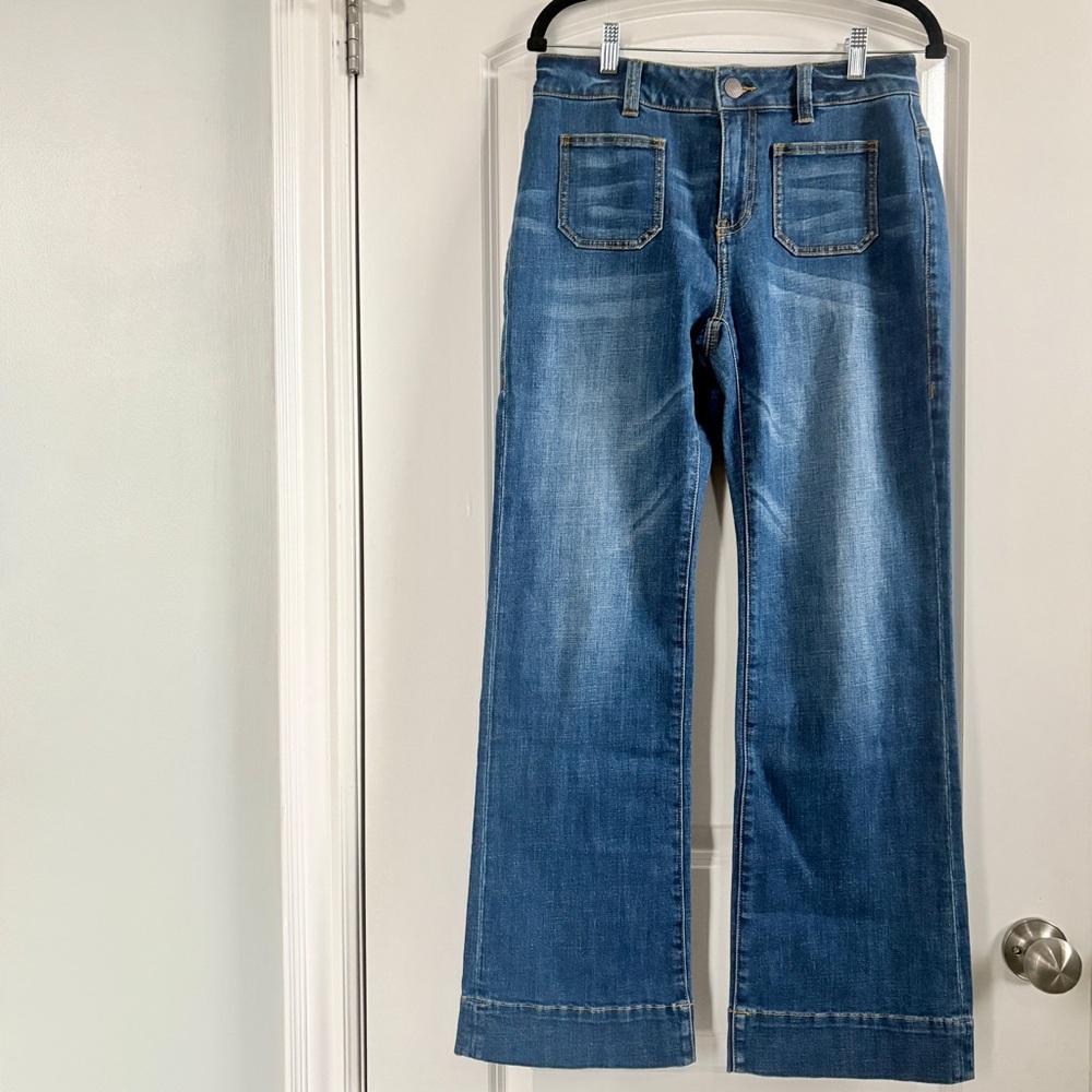 SALE! CAbi 💫 NWOT Fall 2021, Patch Pocket, Flared Leg Jeans, Size 4, #4151